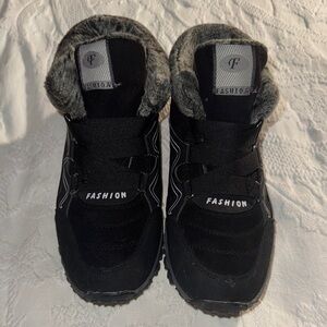 Black Winter Boots with Faux Fur Lining